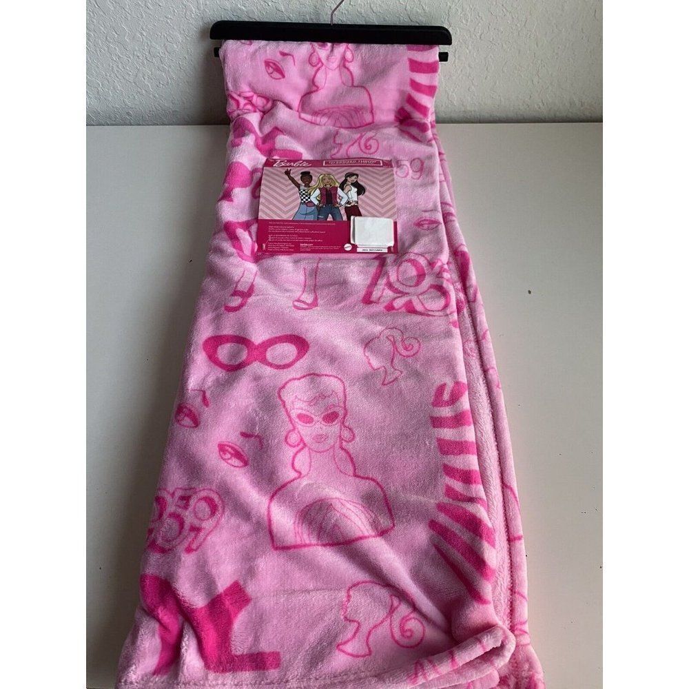 BARBIE Hot Pink Silhouette Since 1959 Plush Throw‎ Blanket Oversized 50x70” NEW